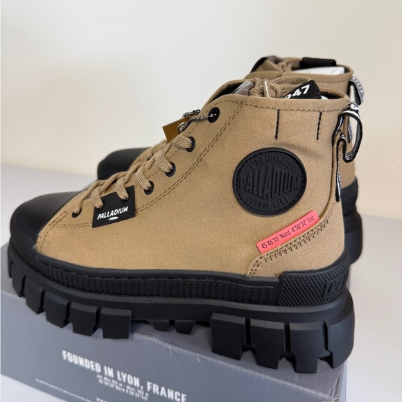 Palladium Womens 6 Revolt HI TX Platform Boots Olive 97242-307-M New - Picture 2 of 7